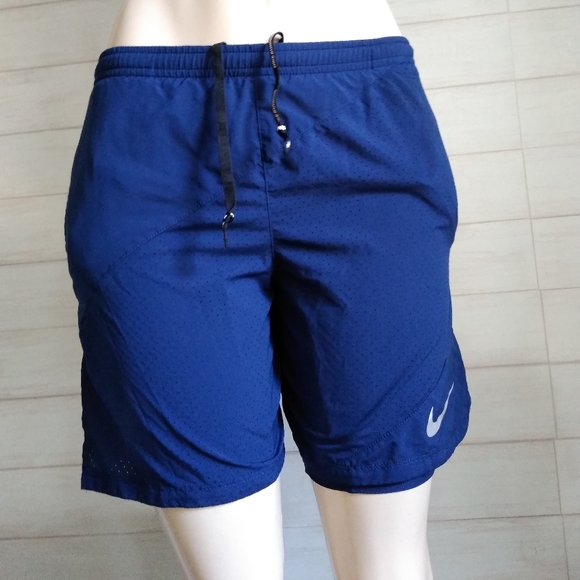 nike dri fit women's shorts with pockets